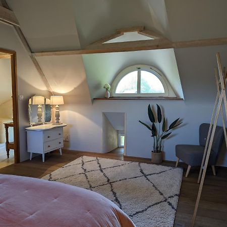 Maison Typique Bretonne Avec Toit De Chaume Camors Exterior foto