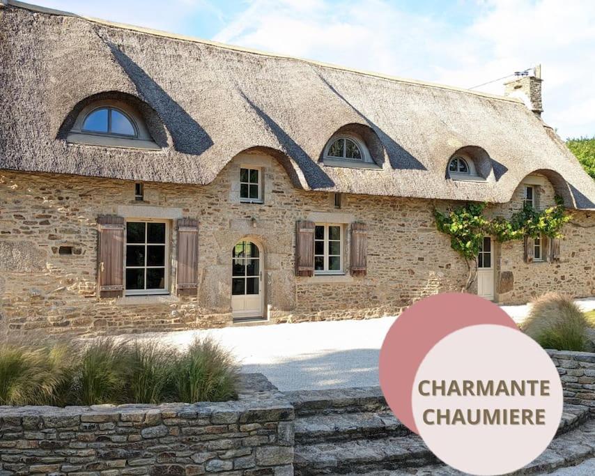 Maison Typique Bretonne Avec Toit De Chaume Camors Exterior foto