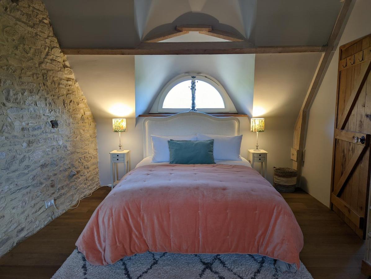 Maison Typique Bretonne Avec Toit De Chaume Camors Exterior foto