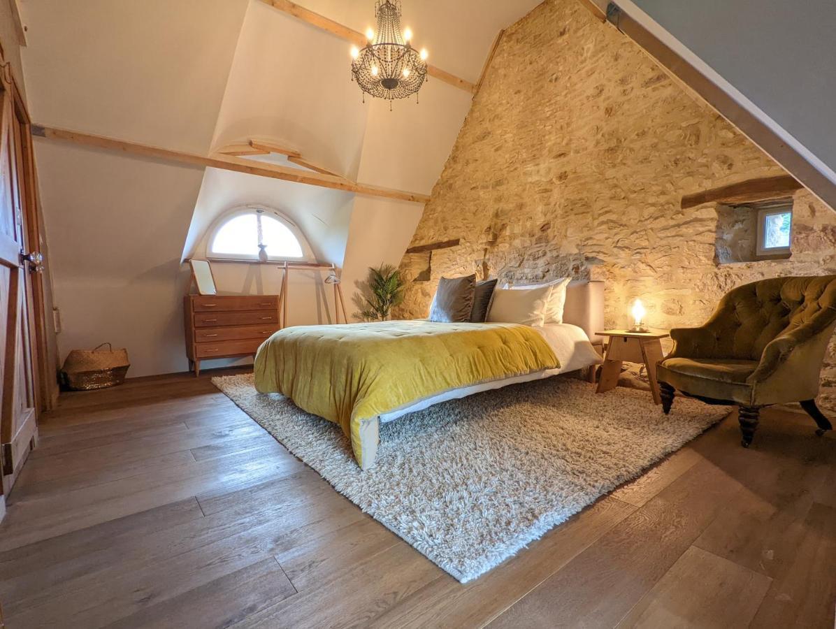 Maison Typique Bretonne Avec Toit De Chaume Camors Exterior foto