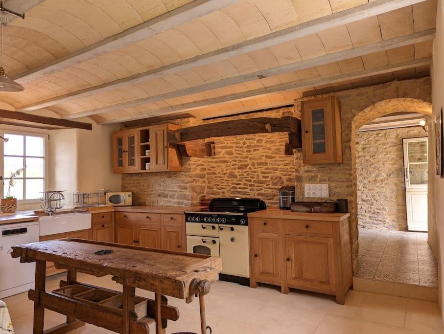 Maison Typique Bretonne Avec Toit De Chaume Camors Exterior foto