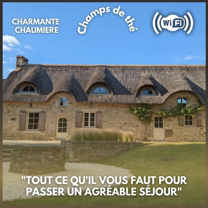 Maison Typique Bretonne Avec Toit De Chaume Camors Exterior foto